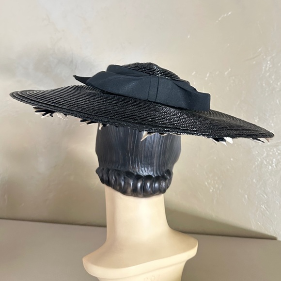 EXCITING 1940s\' BLACK STRAW WIDE BRIM HAT + WHITE FABRIC DAISIES main image 10
